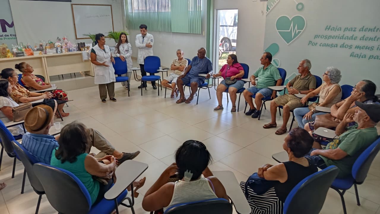 Saúde promove roda de conversa sobre saúde mental e entrega de bolsas de colostomia em Sarandi