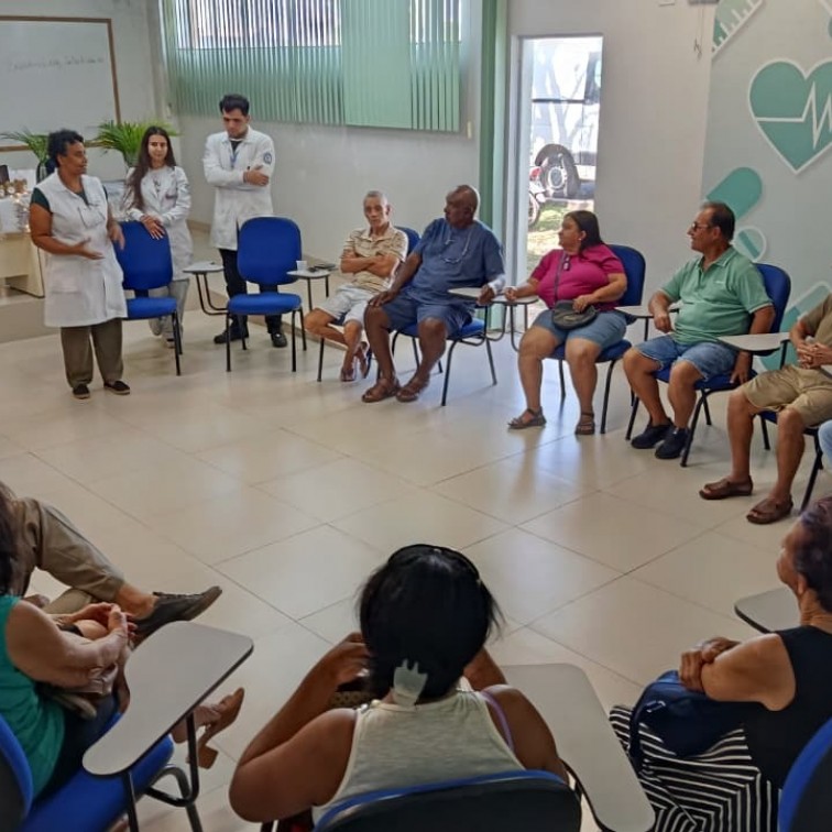 Saúde promove roda de conversa sobre saúde mental e entrega de bolsas de colostomia em Sarandi