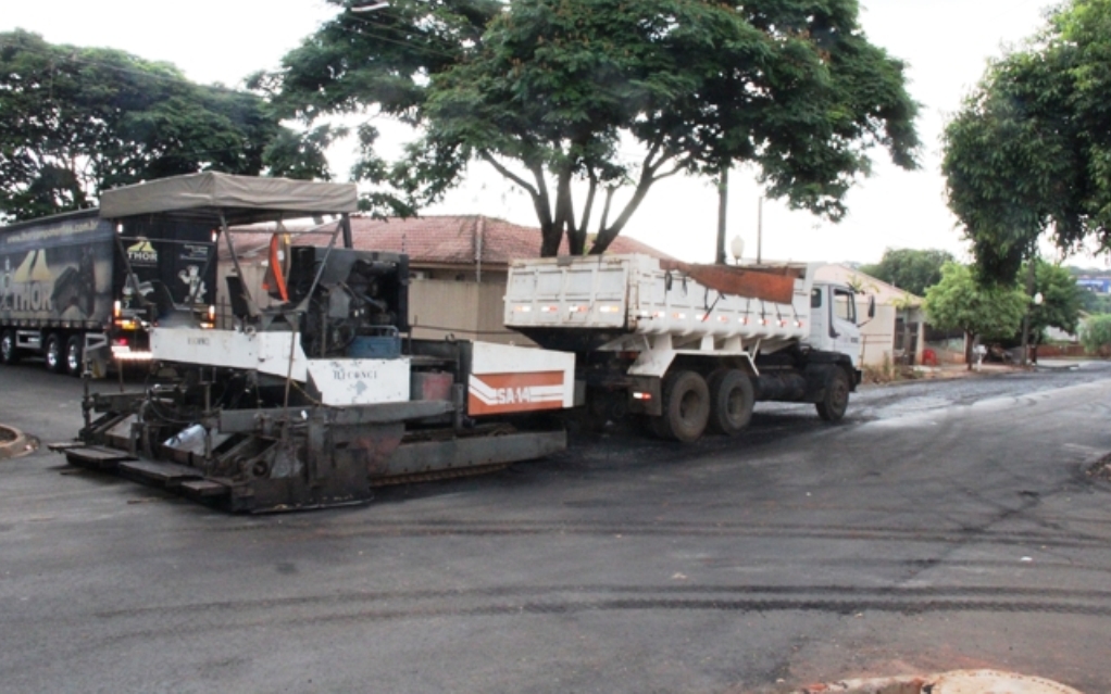Frente de obras inclui asfalto, tapa-buracos e reformas 