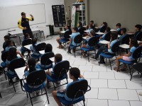 Agentes de trânsito realizam ações educativas com alunos da rede municipal de ensino