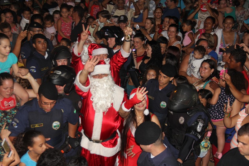 Papai Noel foi recebido com festa em Sarandi