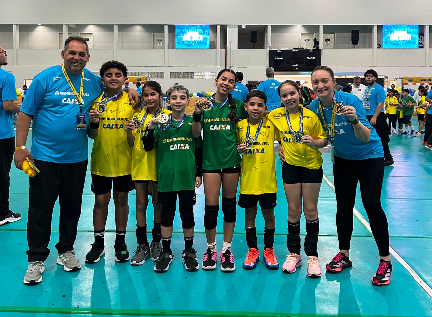 Atletas de Sarandi representam o município no Festival Nacional de Mini Handebol em São Paulo