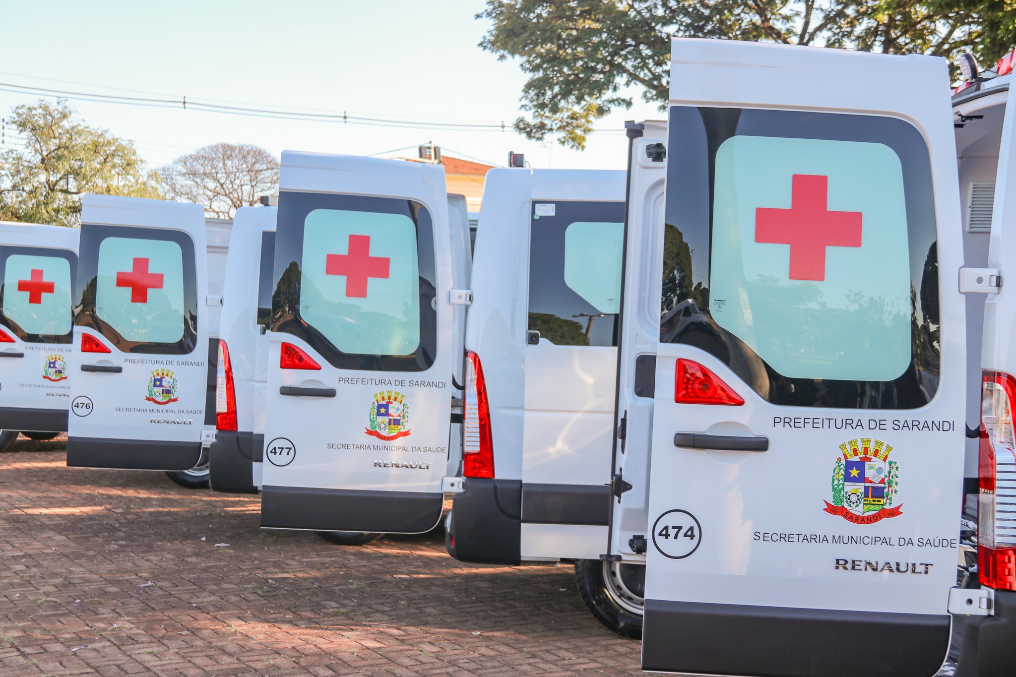 Volpato entrega novos veículos, entre eles 4 ambulância, e cita investimentos em qualidade de serviços e obras