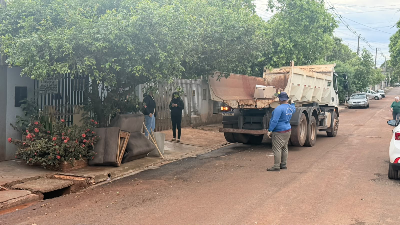 Prefeitura mantém ações de limpeza e prepara medidas emergenciais para MITIGAR os problemas de alagamentos no Jardim Nova Independência