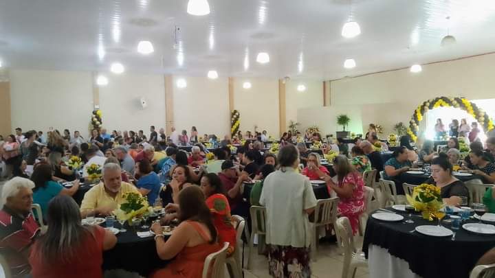 Almoço com integrantes do projeto ‘Vida Ativa’ reúne mais de 300 pessoas e prefeito anuncia novos projetos