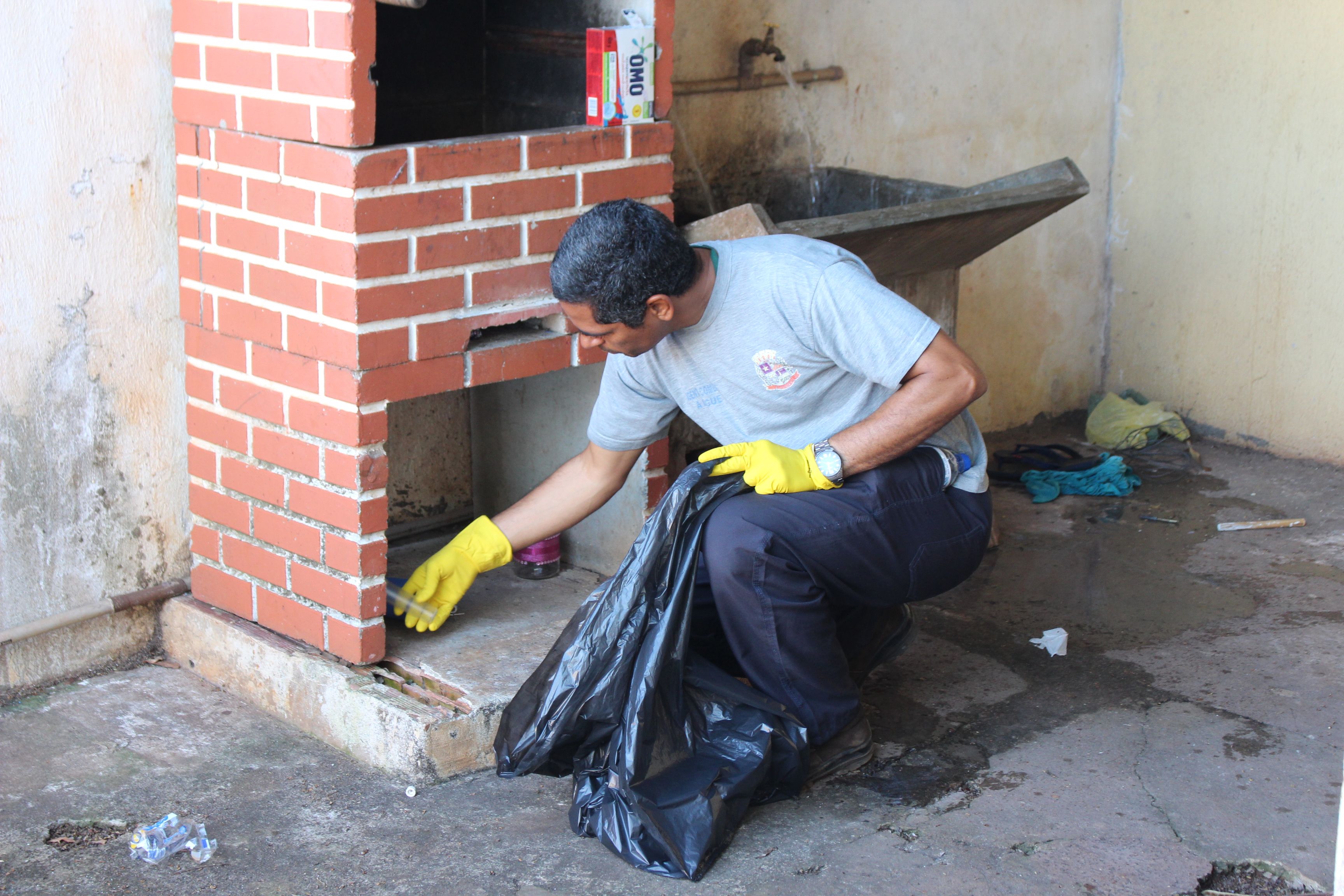  Mutirão contra dengue recolhe 800 sacolas de lixo no Cometa e se repete sexta, 12, no Jardim Independência