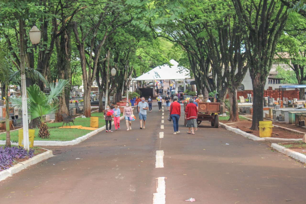 Cemitério Municipal de Sarandi registra movimento no feriado de Finados