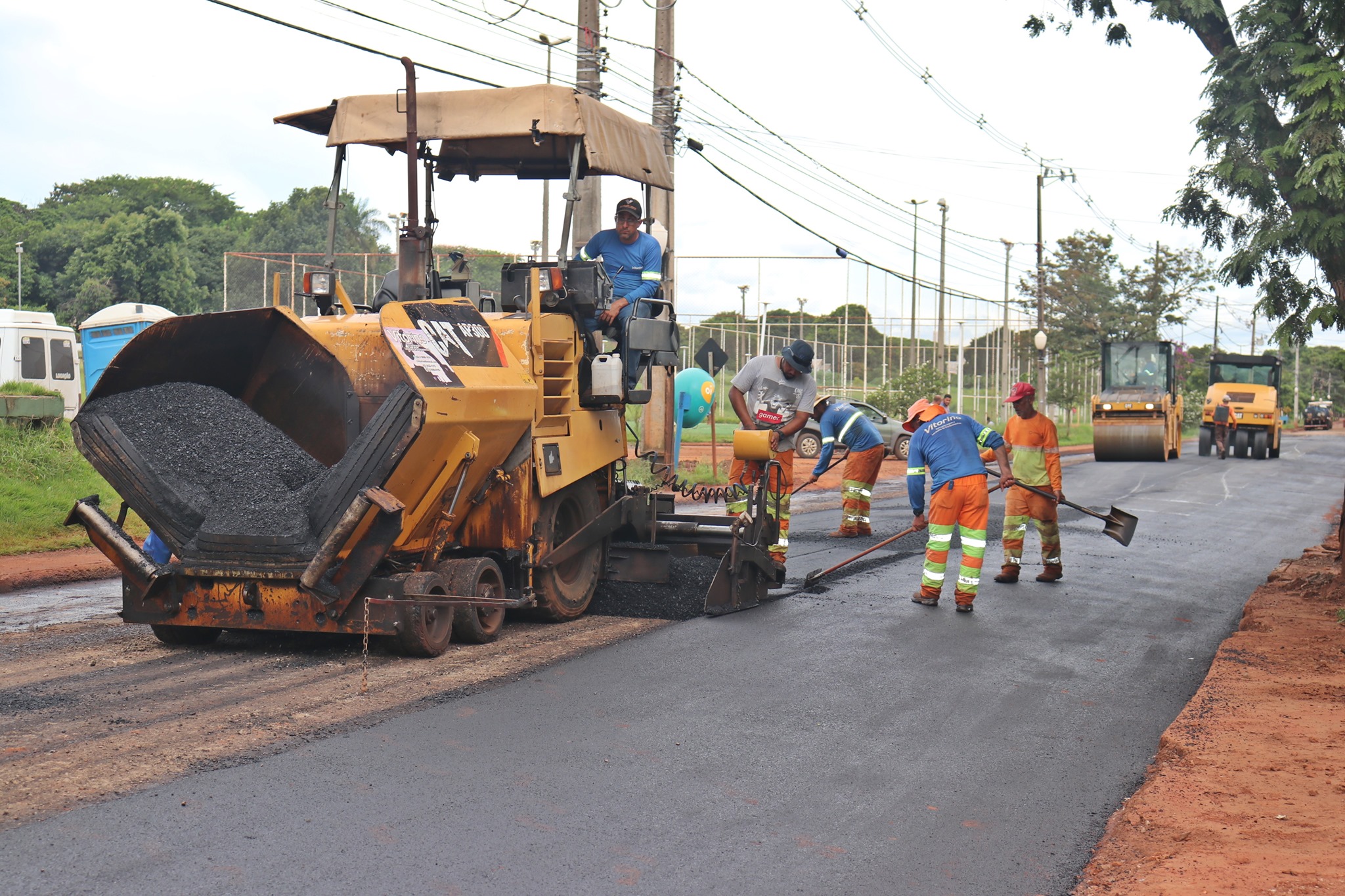 Pavimentação Asfáltica da Avenida Ângelo Perini