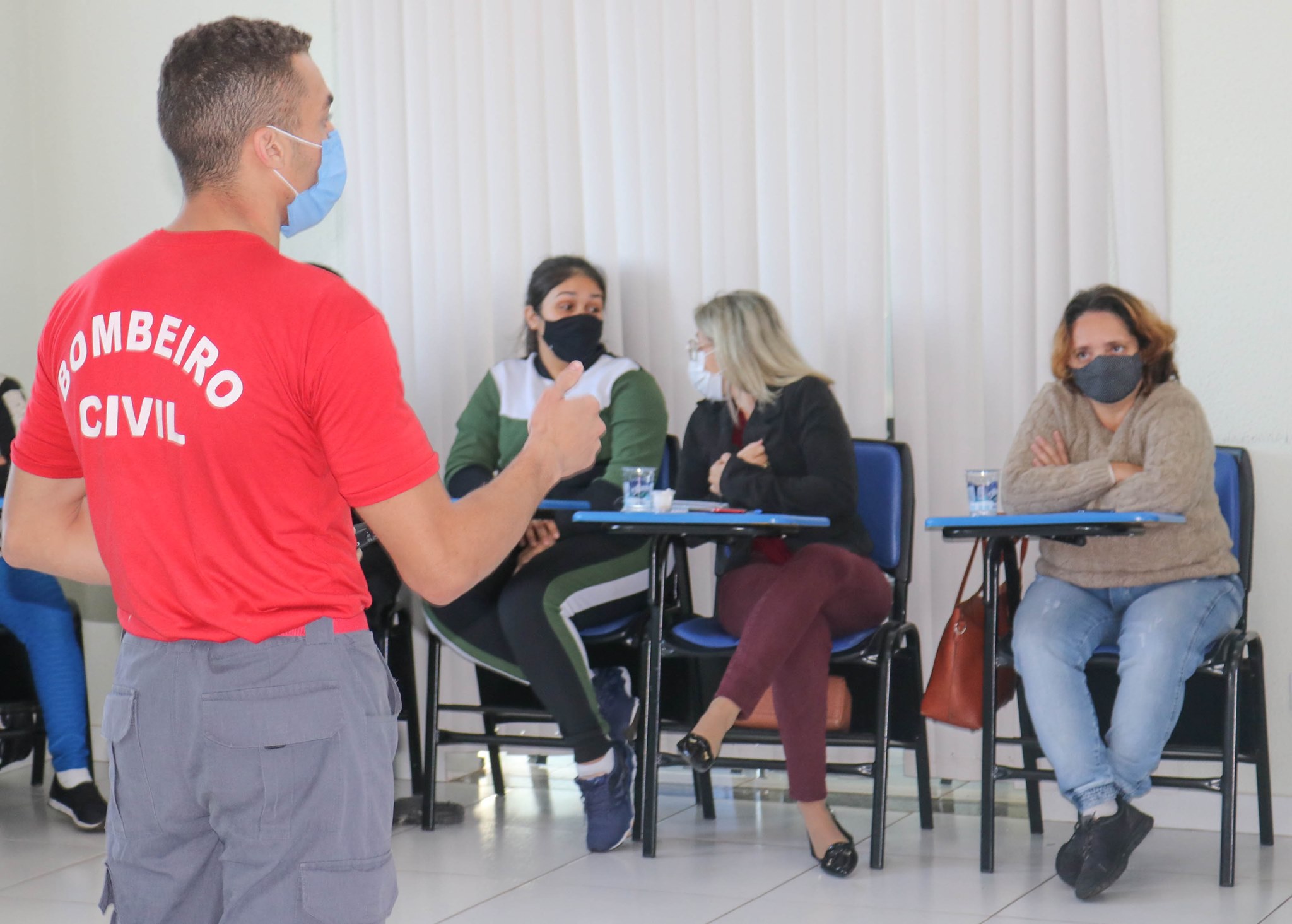 Grupo de servidores(as) da educação de Sarandi participam de formação de brigadistas