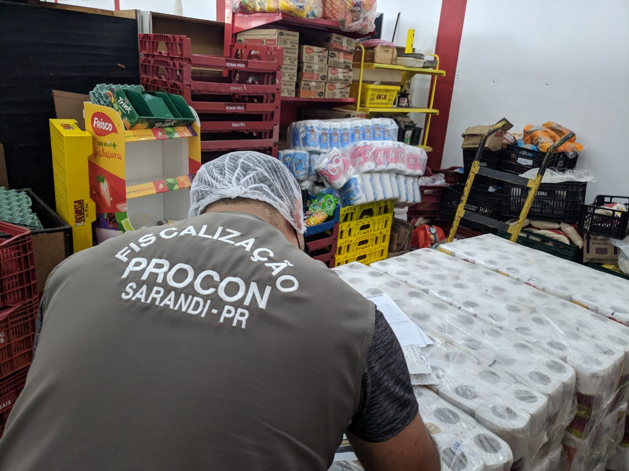 Após denúncia, PROCON Sarandi e Vigilância Sanitária encontram mais de 400kgs de carne imprópria para consumo em mercado