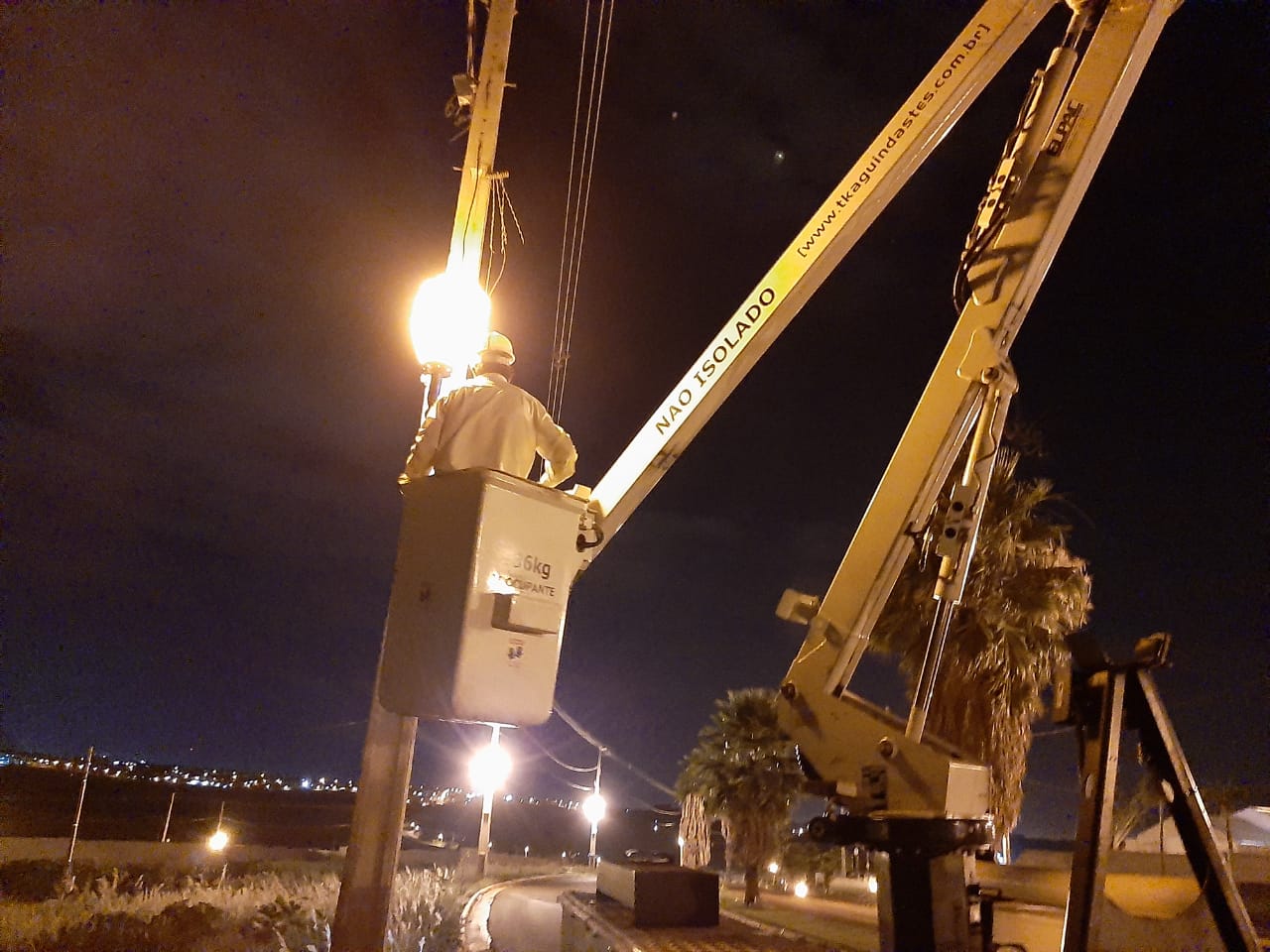 Equipe de Elétrica realiza serviços no EcoValley