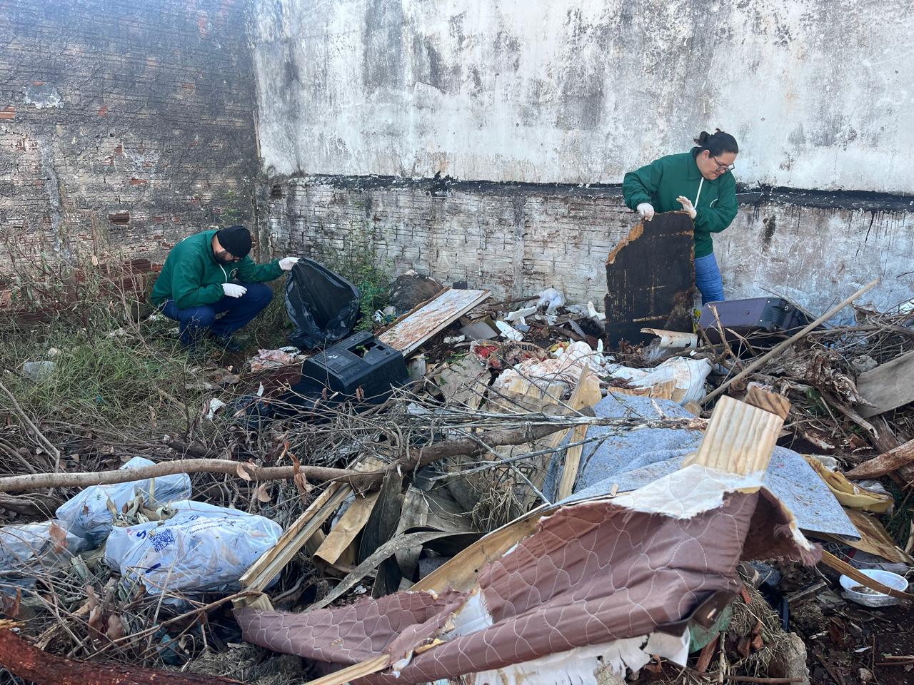 Prefeitura de Sarandi realiza mutirão de limpeza contra a dengue no Jardim Verão