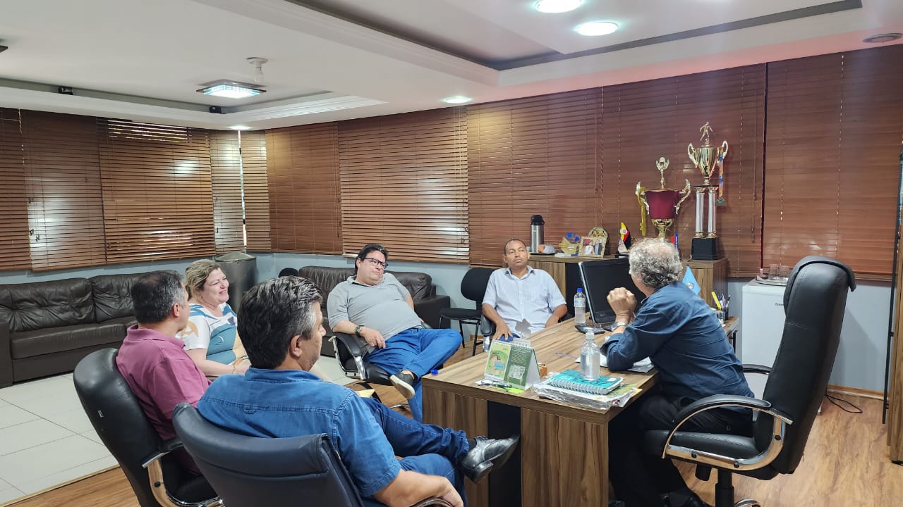 Volpato recebe visita do empresário Conrado Ferri, do Hospital Metropolitano, que em 2024 comemora 40 anos