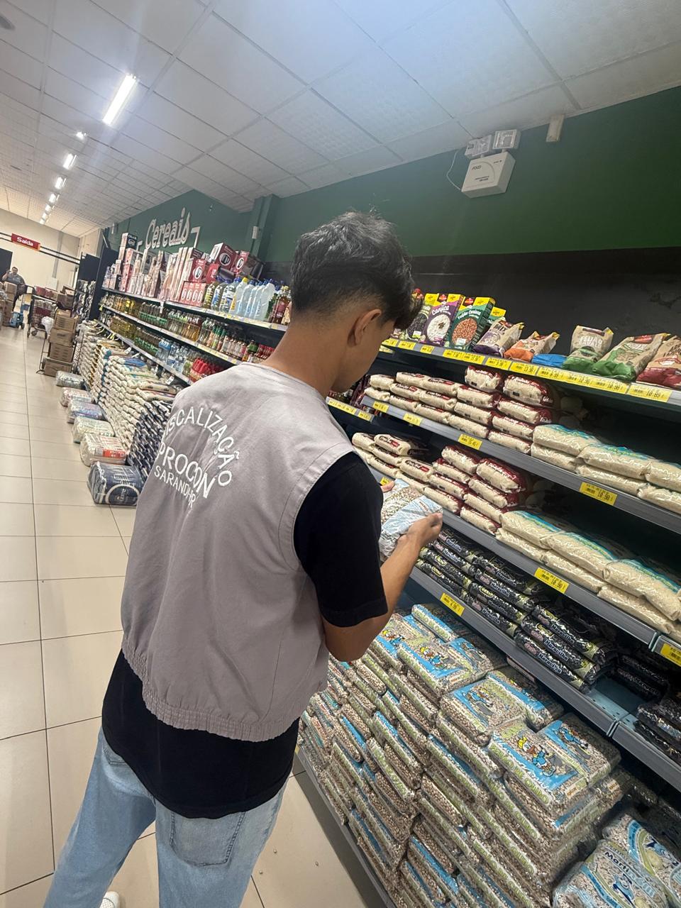 Procon de Sarandi divulga pesquisa de itens da cesta básica de abril e aponta variações expressivas de preços