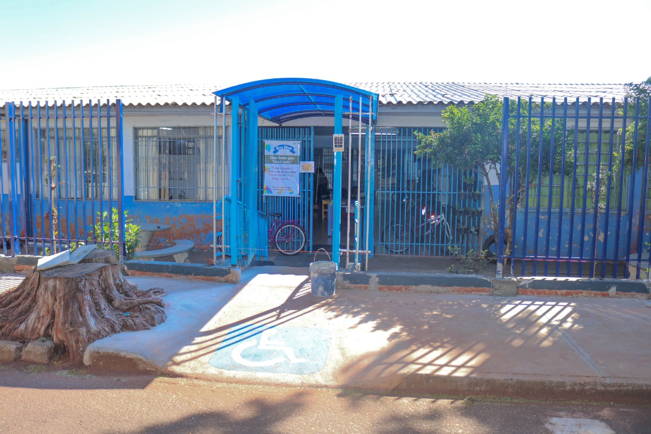 Troca das grades da Escola Municipal Yoshio Hayashi