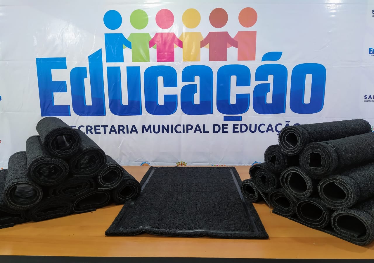 Secretaria de Educação compra tapetes sanitizantes para as instituições de ensino municipais
