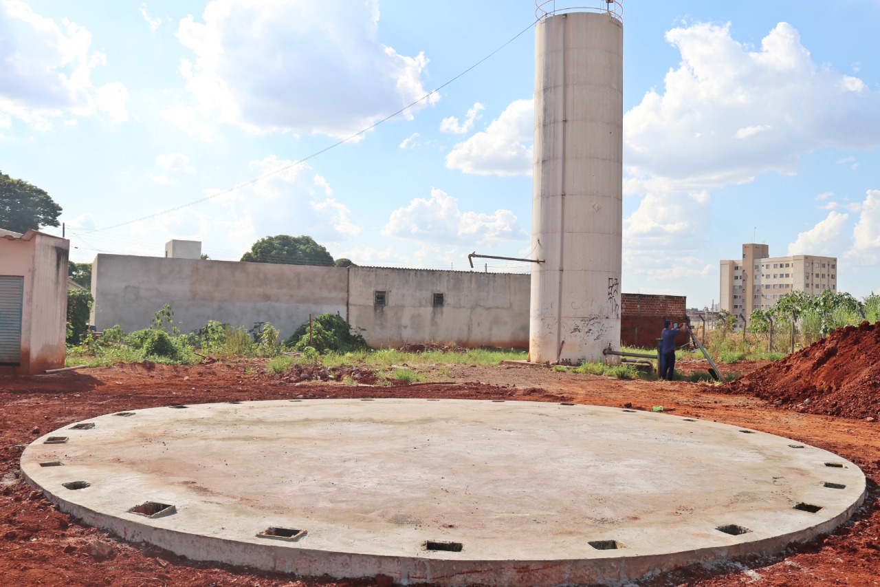 Instalação da nova caixa d'água do Parque São Pedro
