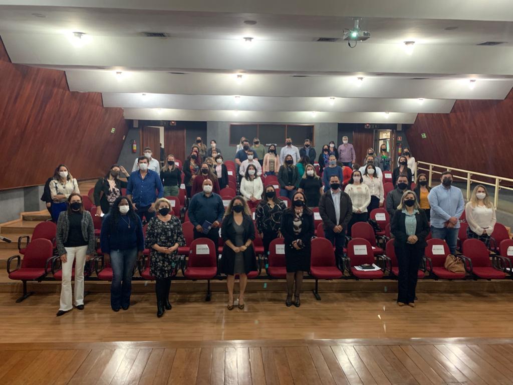 Secretaria de Assistência Social participa de reunião em Maringá