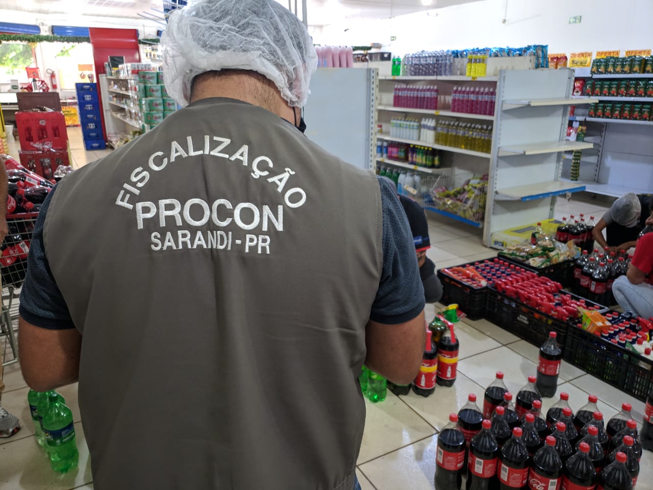 PROCON Sarandi e Vigilância Sanitária retiram de comercialização mais de 400 kg de produtos irregulares