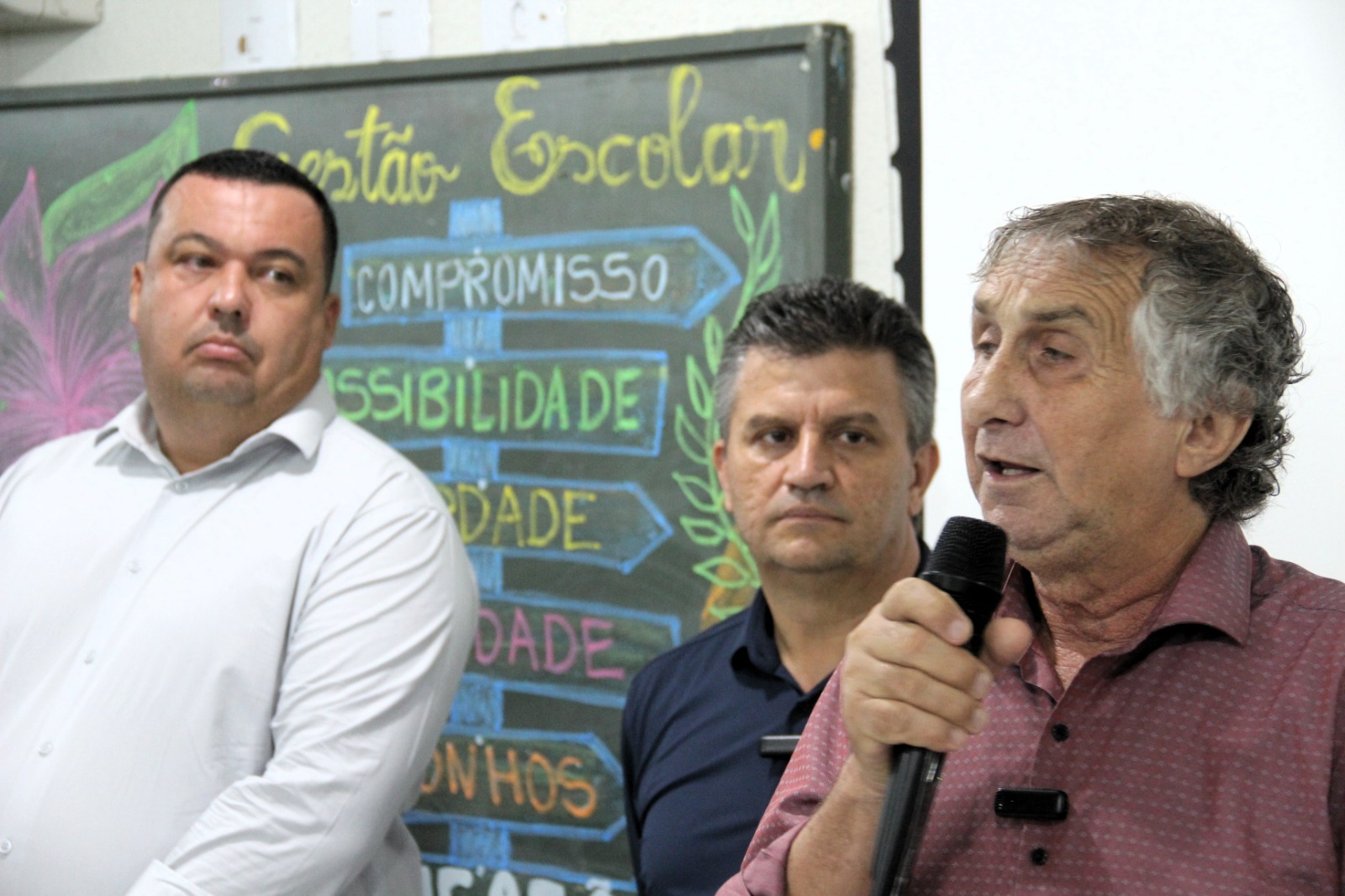Posse de diretores de unidades de ensino do município, eleitos pela comunidade, celebra democracia