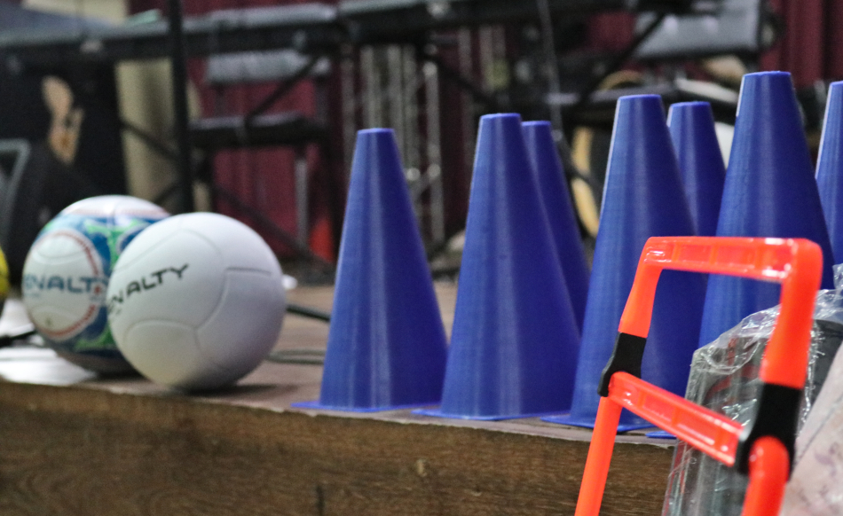 Estudantes do CIAPS recebem uniformes