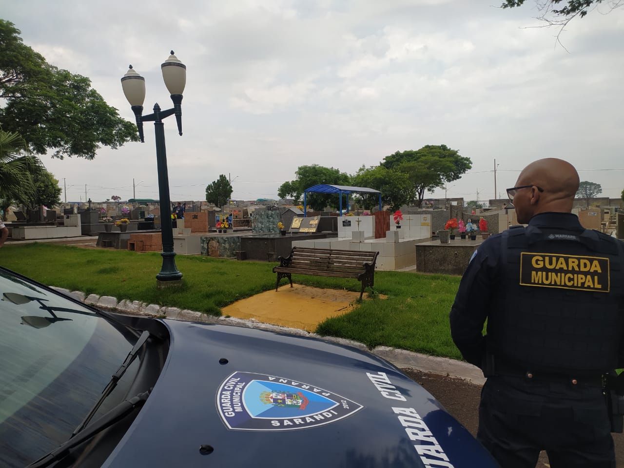 Operação Finados, da GCM de Sarandi, une agentes e alunos do curso de formação em ação no Dia de Finados