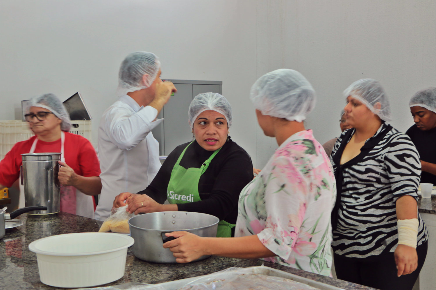 Cursos profissionalizantes são oferecidos de graça para moradores do Conjunto Habitacional José Richa
