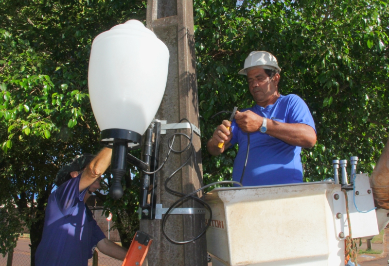 Prefeitura de Sarandi começa o rebaixamento da iluminação pública no Pq. Industrial.