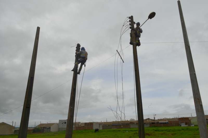 MUDANÇA DE POSTES MELHORA O TRÁFEGO NO JD. BOM PASTOR