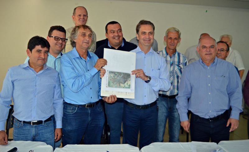 Prefeitos de Maringá e Sarandi assinam acordo de ajuste entre o limite  dos municípios