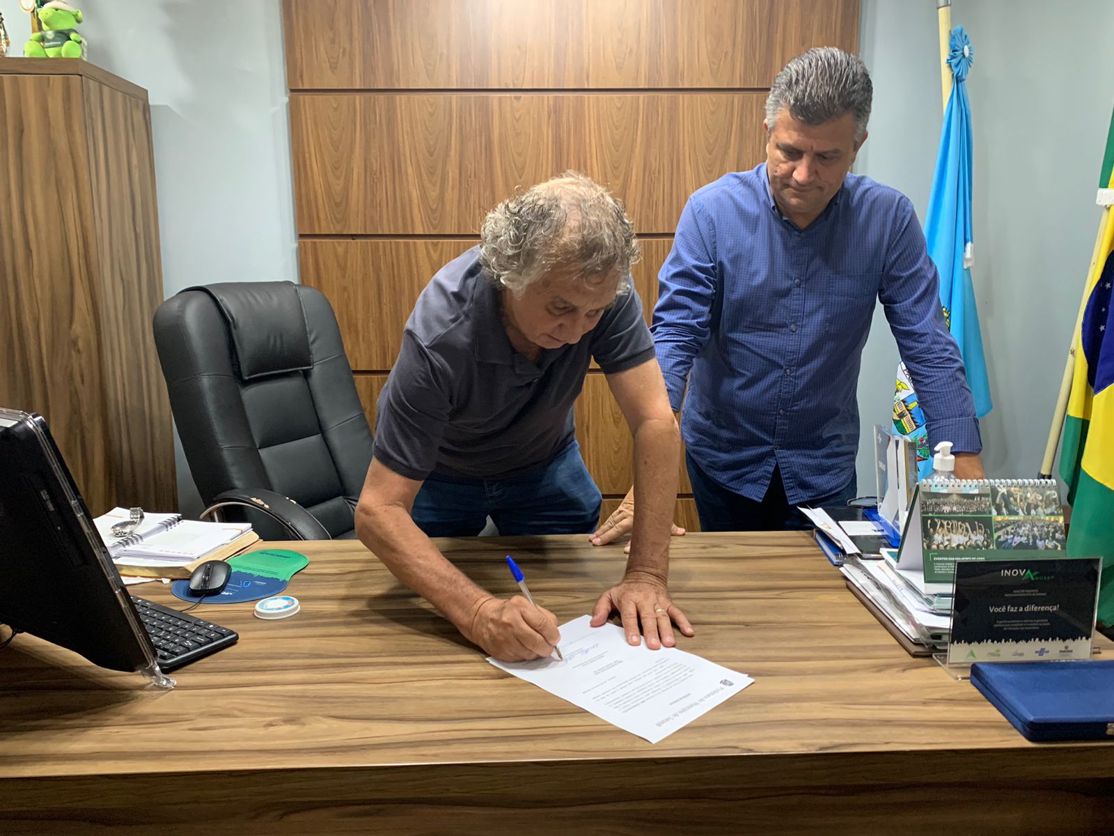 Assinada ordem de serviço para pavimentação com pedras irregulares da Estrada Aquidaban