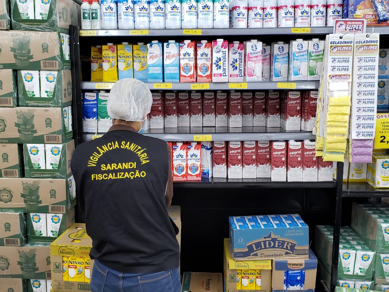 Vigilância Sanitária, PROCON Sarandi e Policia Civil realizam ação em supermercado