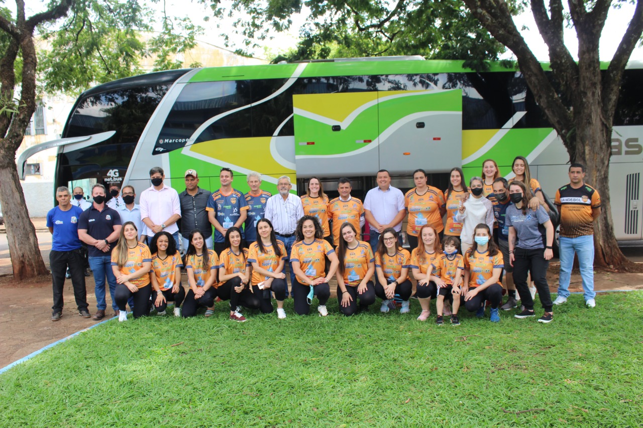 Time de Handebol Feminino Adulto de Sarandi viaja para participar da Liga Nacional de Handebol Feminino