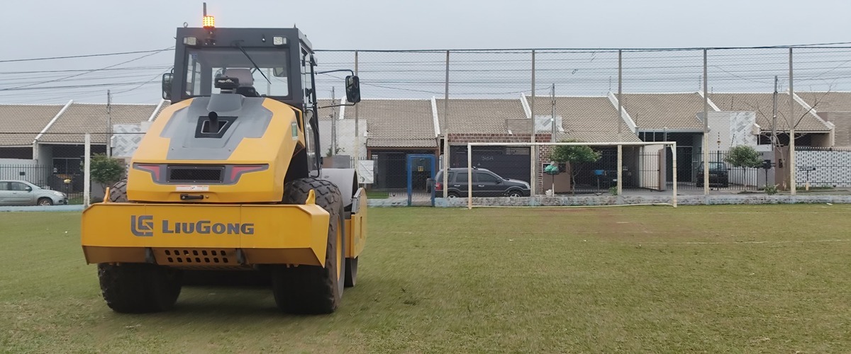 Prefeitura inicia nivelamento dos campos de futebol visando a Taça Sarandi 2025