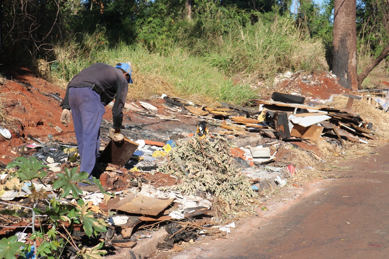 Secretaria de Meio Ambiente realiza limpeza de descarte irregular
