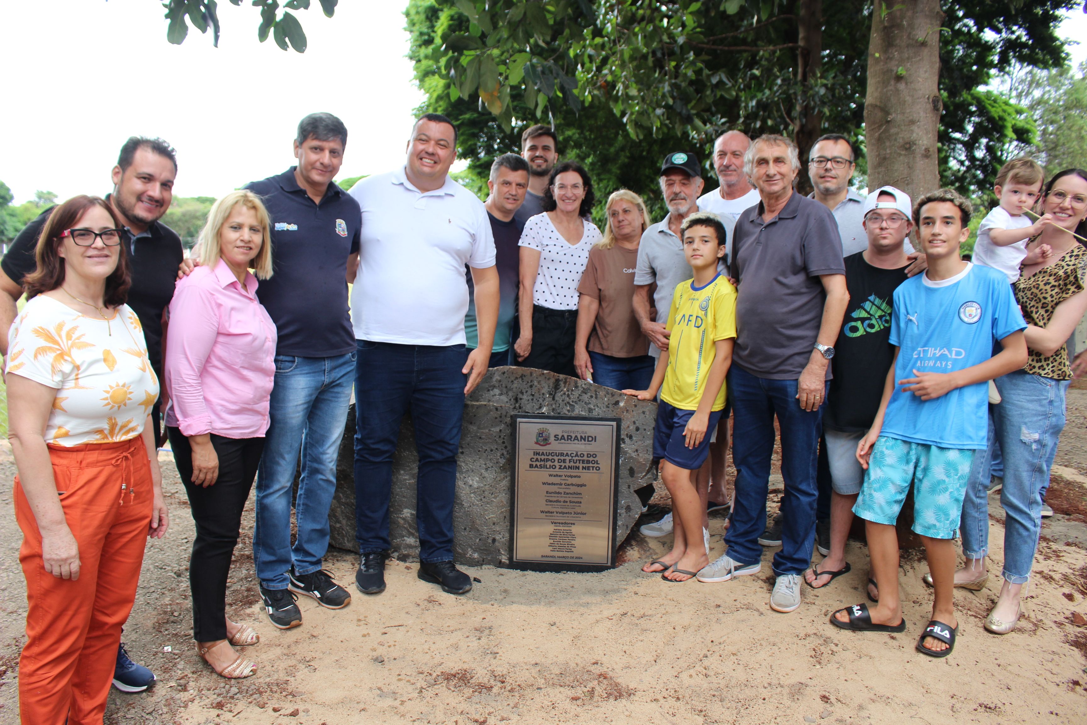 Entrega da reforma do campo do 15 e revitalização da praça da capela revisitou origens de Sarandi e sua história