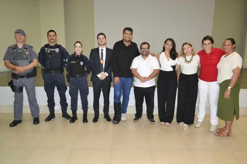 Patrulha Maria da Penha da GCM de Sarandi realiza palestra sobre combate à violência doméstica em Maracaí/SP