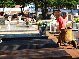 Serviços no cemitério de Sarandi até dia 30