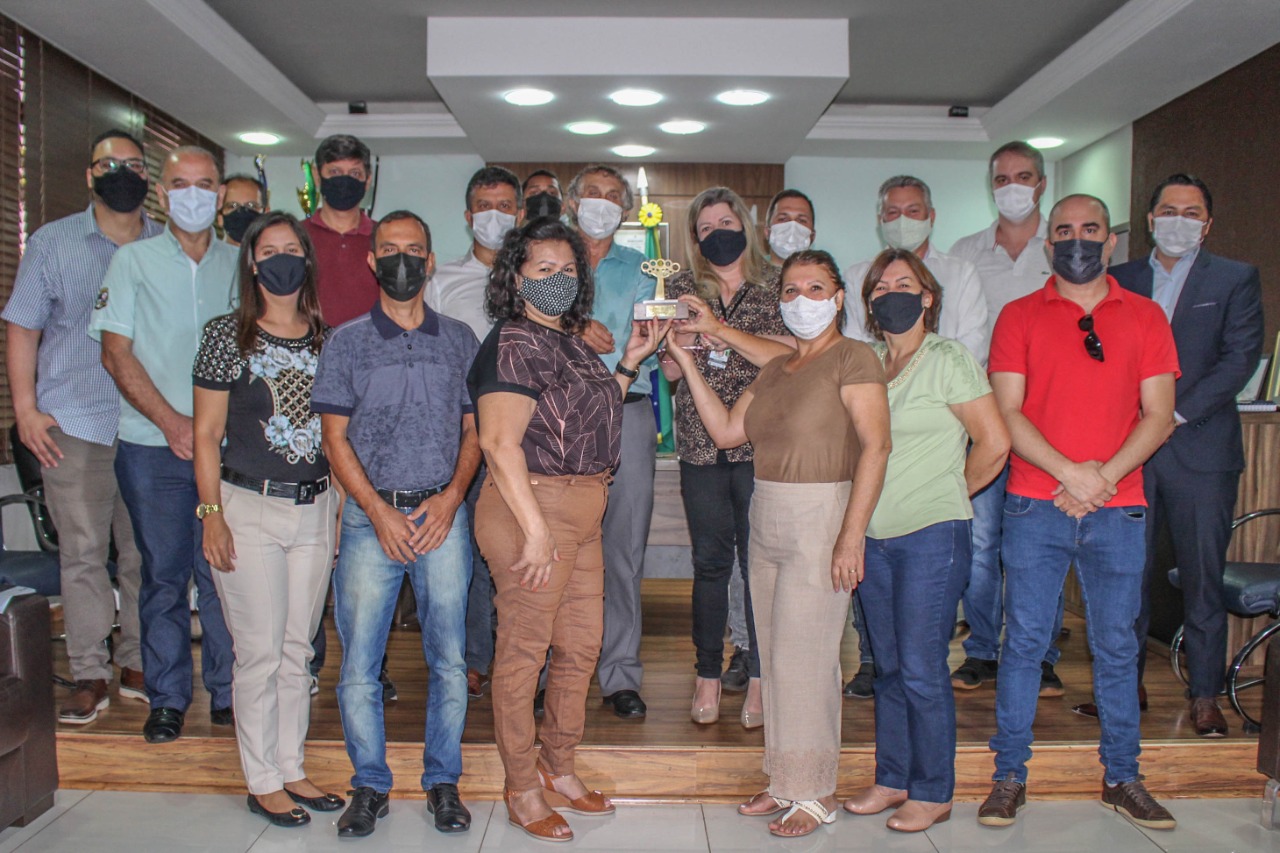 Prefeito Walter Volpato apresenta Prêmio Gestor Público durante reunião de Secretários