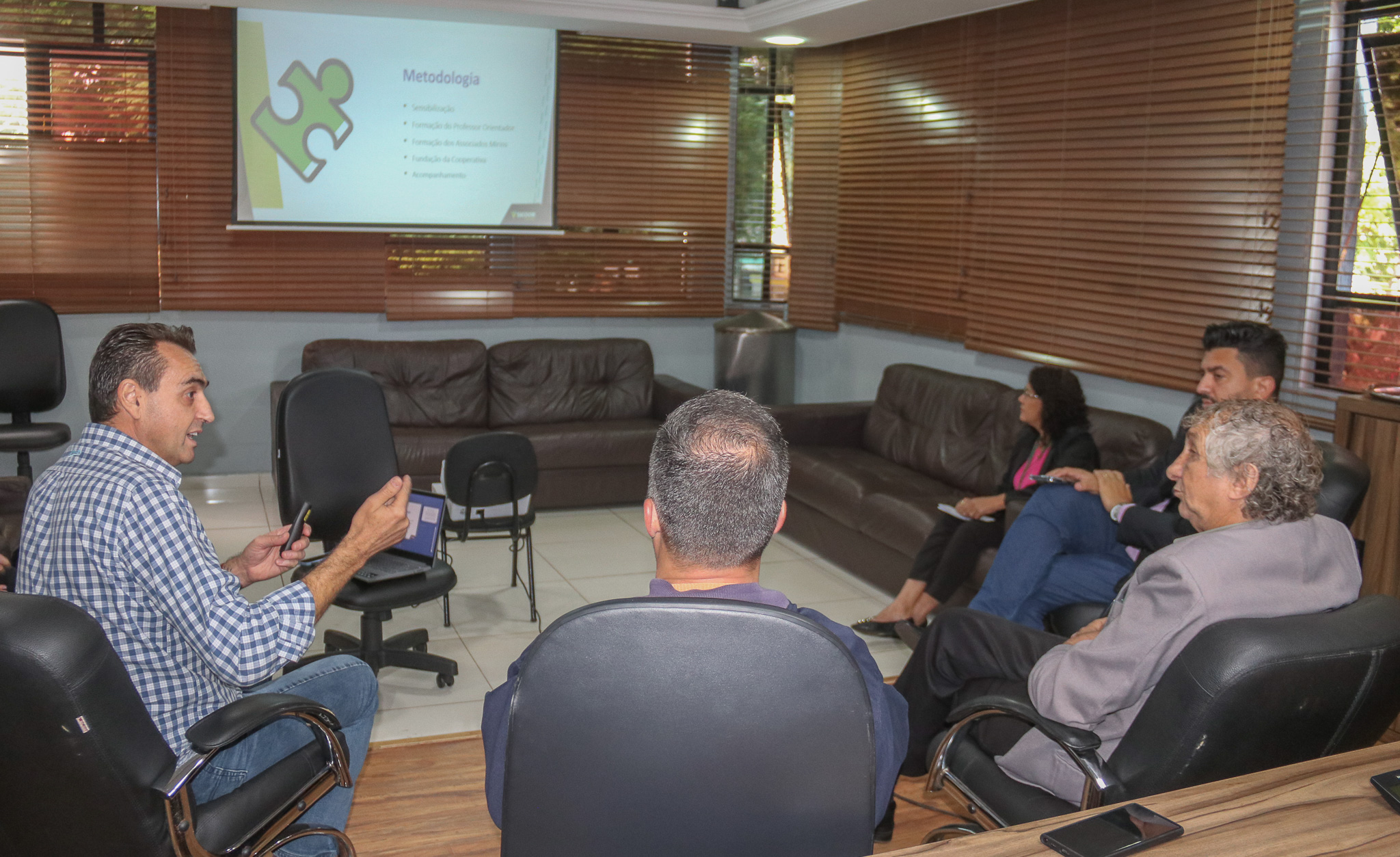 Prefeito encaminha funcionamento do projeto Cooperativa Mirim que conecta associativismo e educação