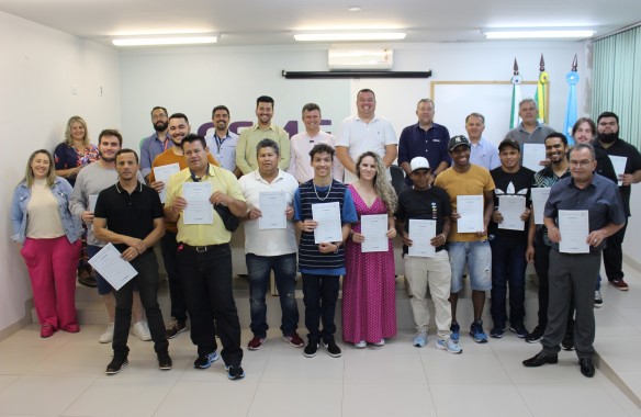 Entrega de diplomas marca fim do curso de soldador e reforça importância da qualificação profissional