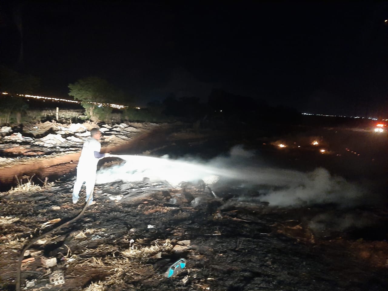 Controle de incêndio em área próxima a Estrada Octávio Colli