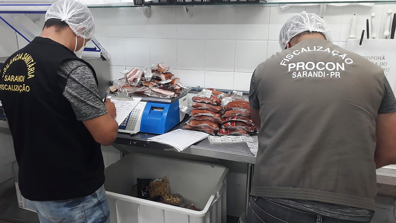 PROCON Sarandi e Vigilância Sanitária encontram irregularidades em Supermercado