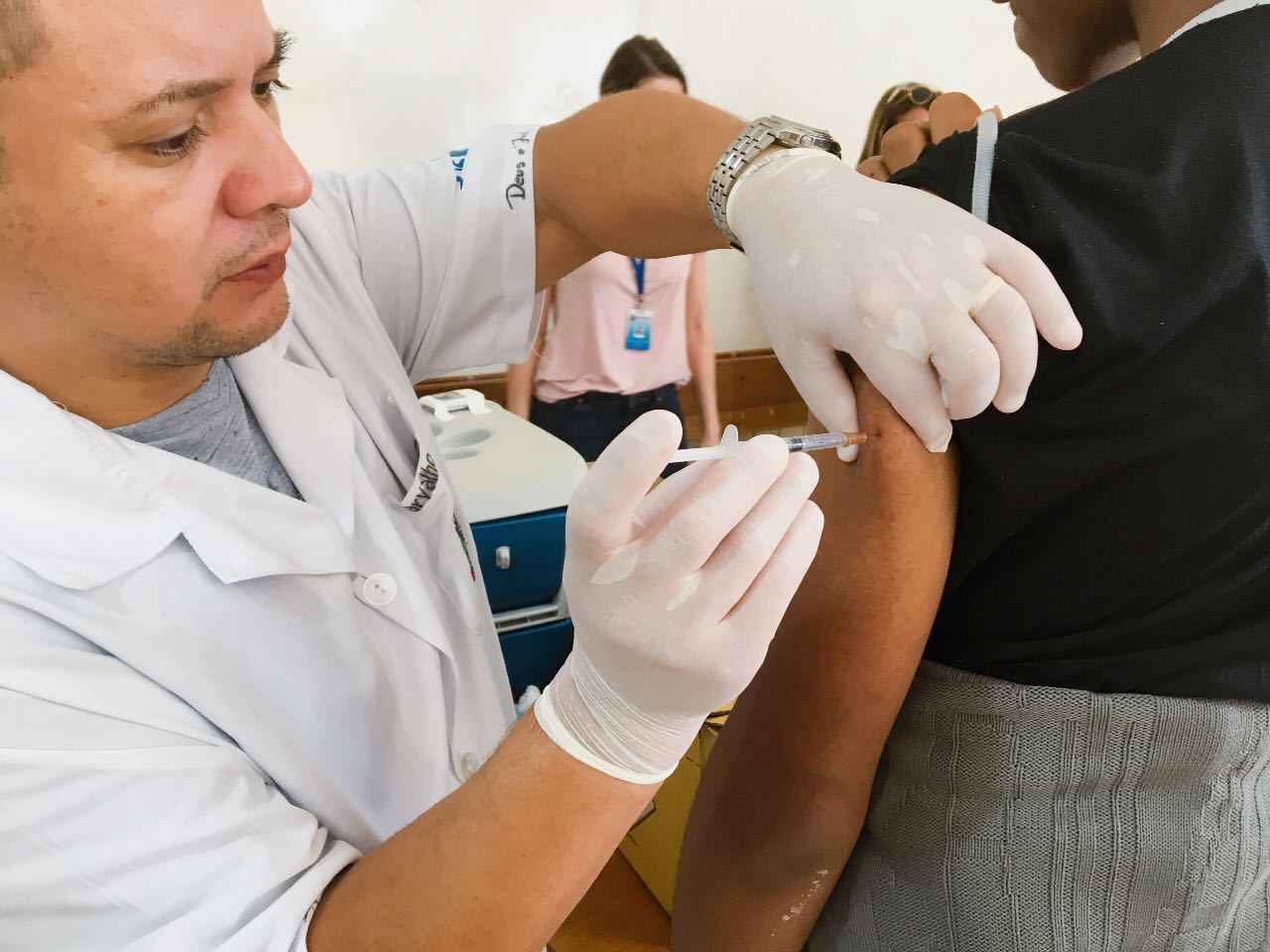 Vacinação contra a dengue é realizada em escolas de Sarandi