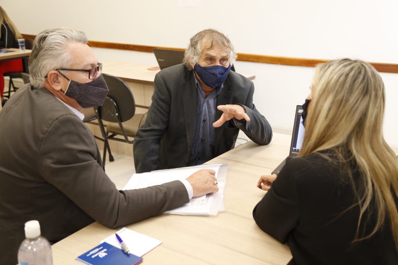 Secretário Municipal de Educação e Prefeito do Município de Sarandi, entregaram ofício ao Ministro da Educação, solicitando recursos para melhorias na Educação