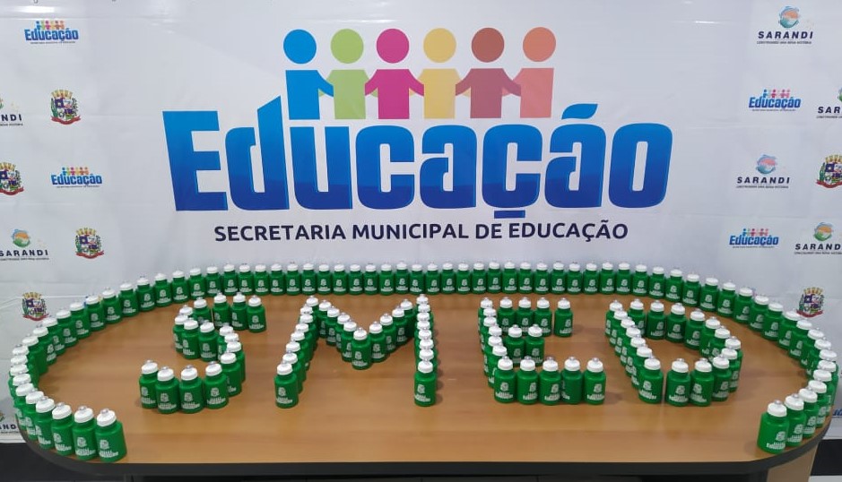 Secretaria de Educação adquiri garrafinhas de água para as crianças matriculadas no Sistema Municipal de Ensino