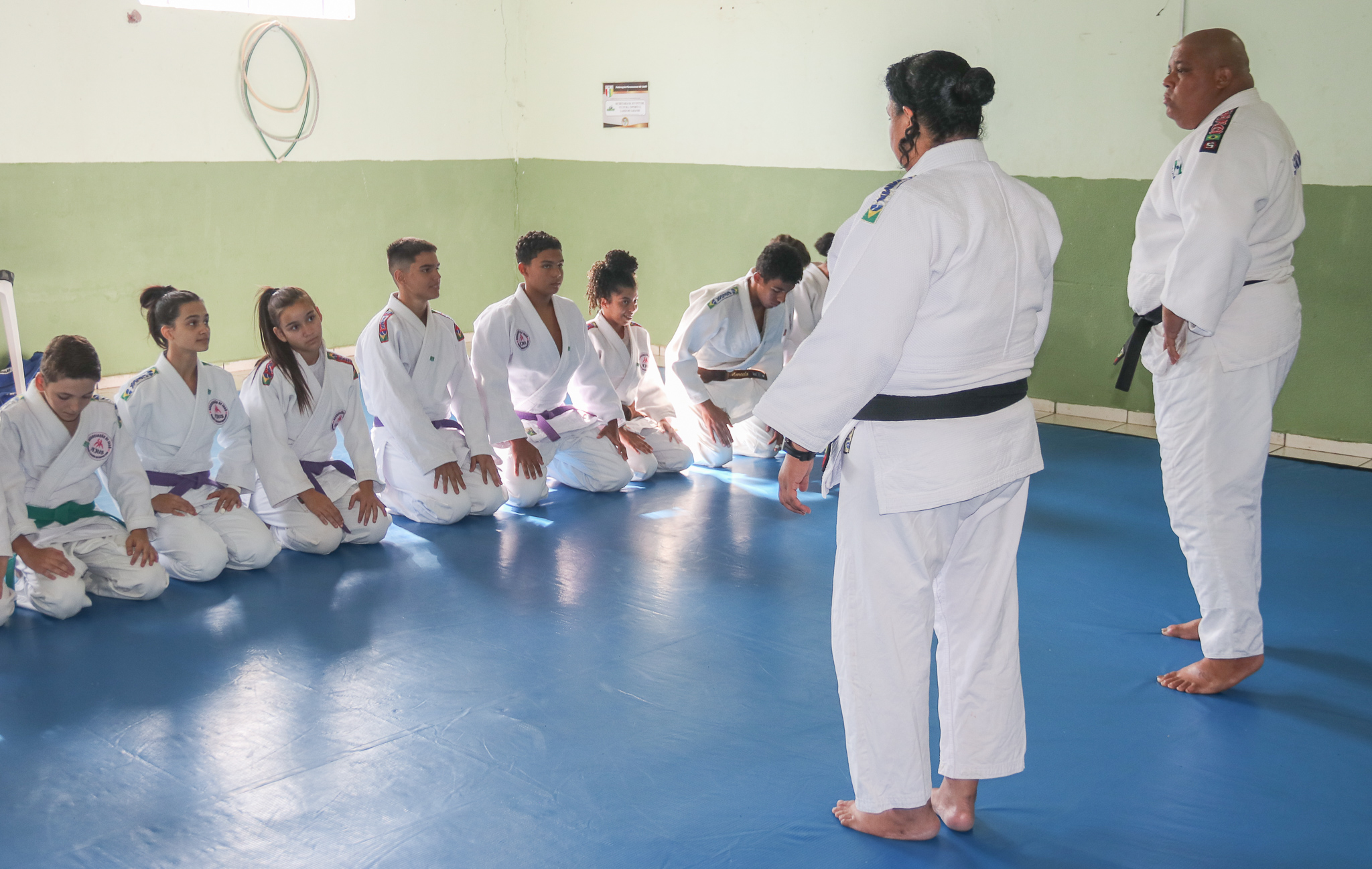 Judô, do projeto Superação, atende 350 crianças e adolescentes, promovendo disciplina e cidadania