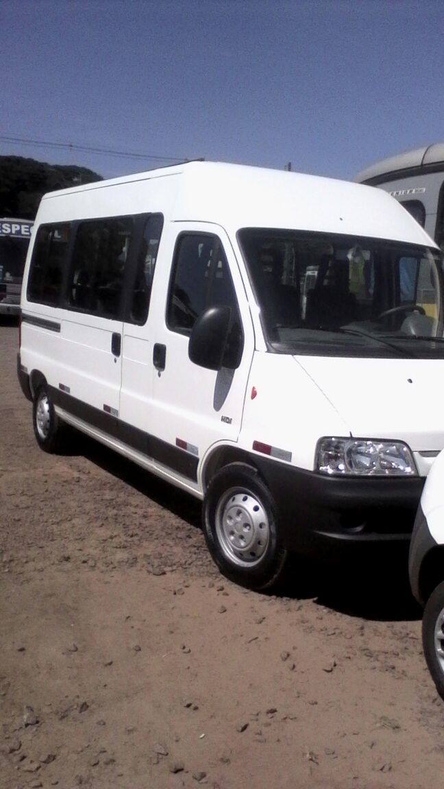 Prefeitura entrega duas Vans para Educação