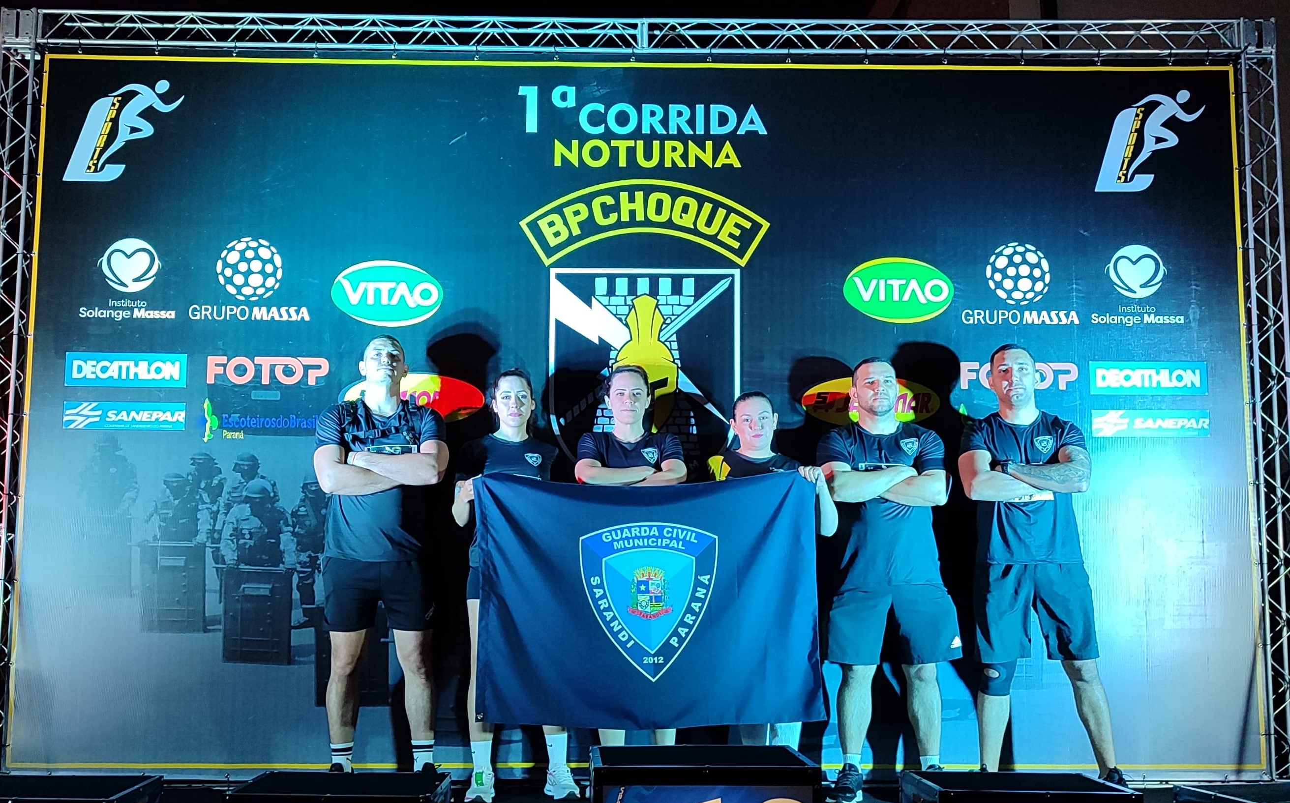 Alunos e instrutores da GCM de Sarandi participam de corrida noturna em Curitiba e escalam pico de 1860 metros de altura