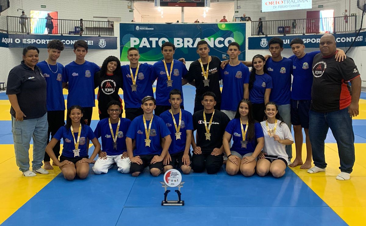 Judô do projeto Superação conquista 14 medalhas em campeonato paranaense da modalidade
